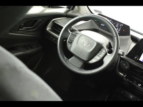Used 2025 Toyota Prius LE FWD image 16