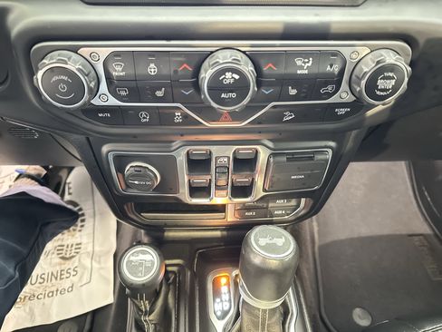 Used 2021 Jeep Wrangler Unlimited Sahara AWD/4WD image 34
