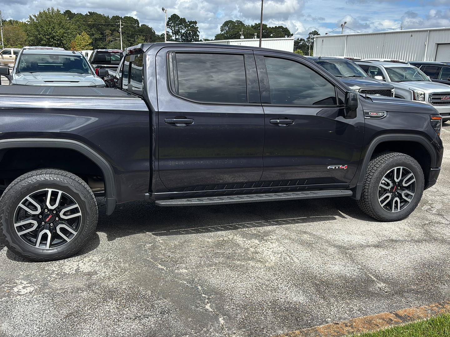 Used 2023 GMC Sierra 1500 AT4 w/ AT4 Premium Package AWD/4WD image 8
