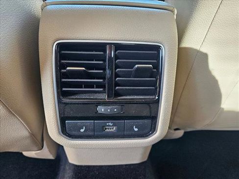 Used 2018 Volkswagen Passat 2.0T SE image 18