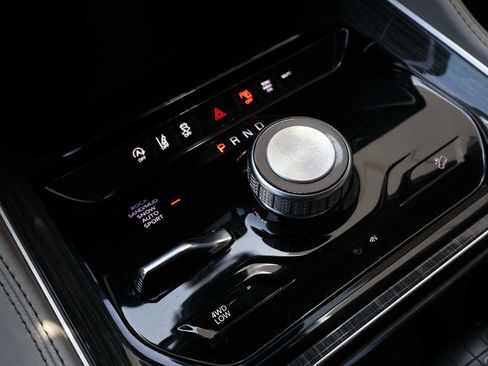 Used 2022 Jeep Wagoneer Series III AWD/4WD image 14