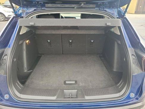 Used 2024 Chevrolet Trax LT w/ Sunroof Package FWD image 8