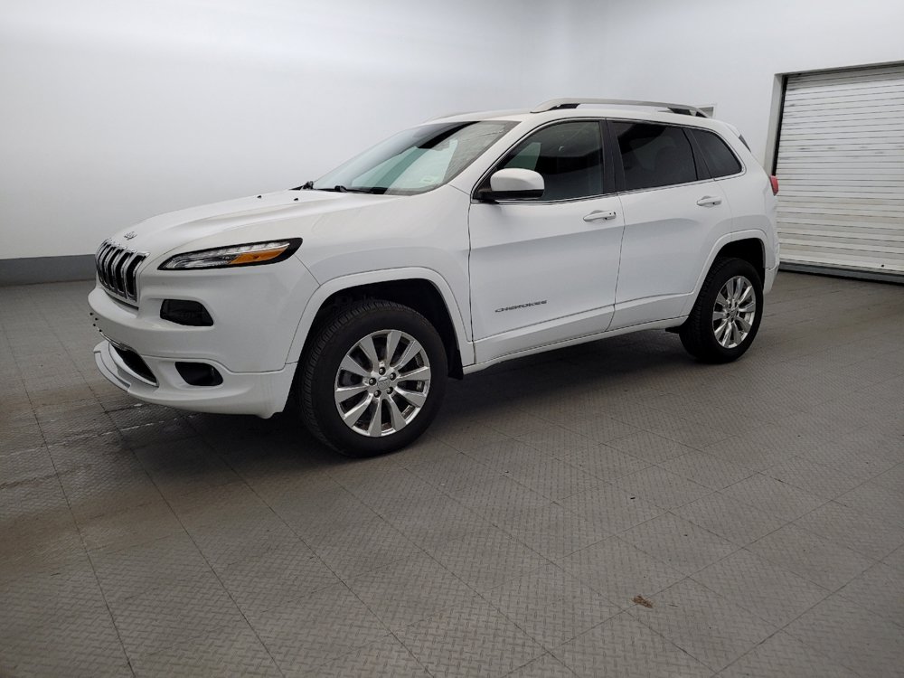 Used 2017 Jeep Cherokee Overland AWD/4WD image 2