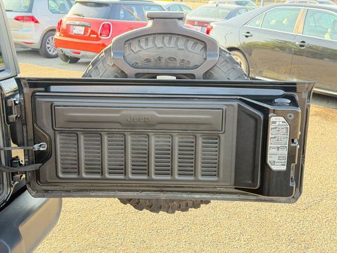 Used 2021 Jeep Wrangler Unlimited Sport AWD/4WD image 32