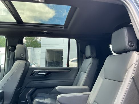 Certified 2025 Chevrolet Suburban LT w/ Comfort Package AWD/4WD image 9