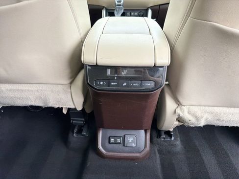 Used 2021 Toyota Highlander Limited image 21