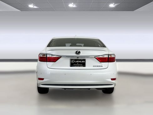 Used 2015 Lexus ES 300h w/ Navigation System Package FWD image 10