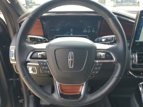 Certified 2023 Lincoln Navigator Reserve AWD/4WD image 14