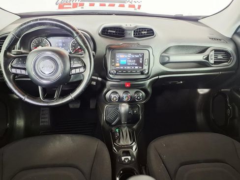 Used 2017 Jeep Renegade Altitude FWD image 11