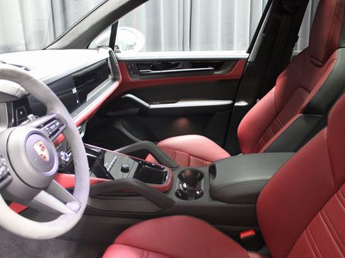 Certified 2025 Porsche Cayenne GTS image 27