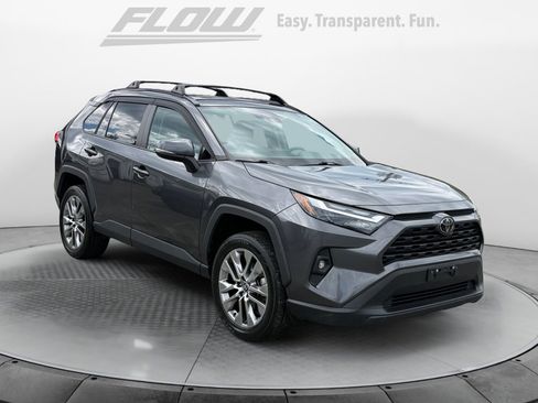 Used 2022 Toyota RAV4 XLE Premium image 1
