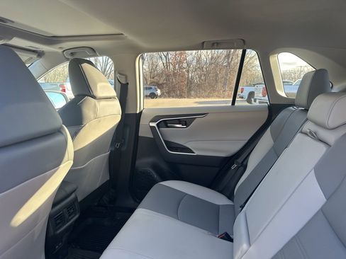 Used 2025 Toyota RAV4 XLE Premium image 9