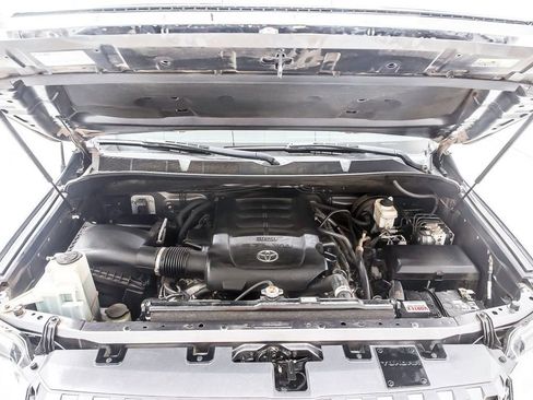 Used 2018 Toyota Tundra SR5 w/ SR5 Upgrade Package image 39