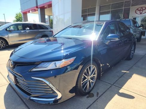 Used 2021 Toyota Camry XLE AWD/4WD image 6