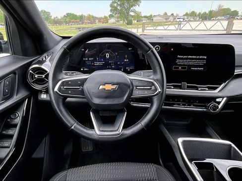 Used 2025 Chevrolet Equinox LT FWD image 5