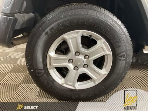Used 2021 Jeep Wrangler Sport AWD/4WD image 20