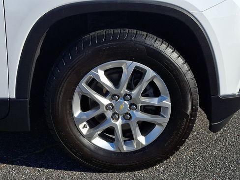 Used 2021 Chevrolet Traverse LT image 8