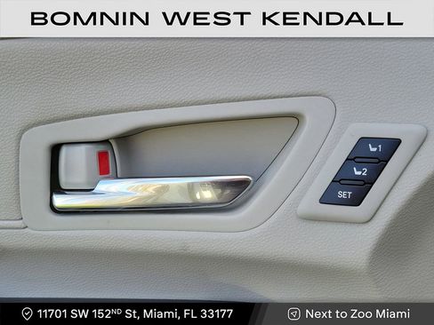 Used 2024 Toyota Sienna Limited image 30
