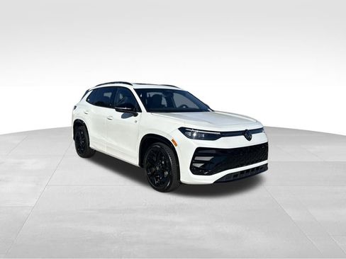 New 2026 Volkswagen Tiguan SE R-Line image 7