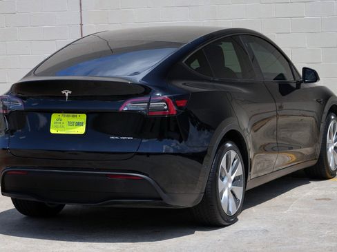 Used 2022 Tesla Model Y Long Range AWD/4WD image 51