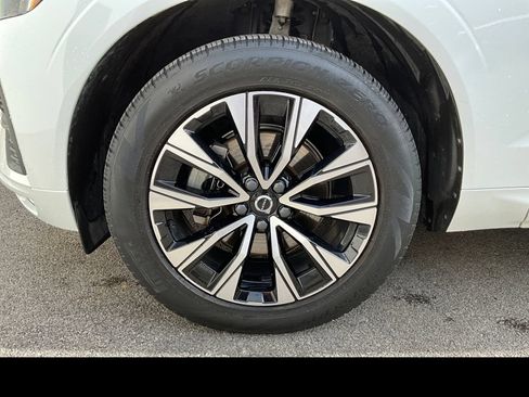 Certified 2023 Volvo XC60 B5 Core w/ Climate Package AWD/4WD image 15