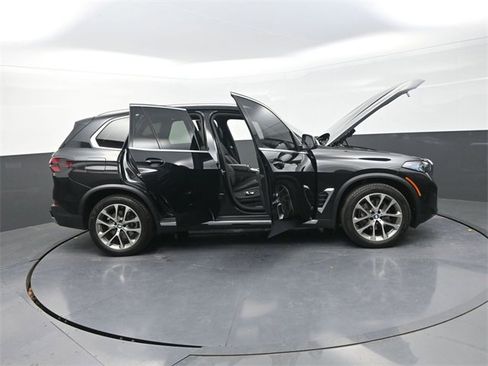 Used 2024 BMW X5 xDrive40i w/ Premium Package image 42