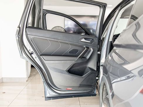 Used 2022 Volkswagen Tiguan SE AWD/4WD image 33