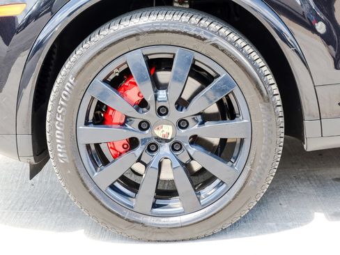 Used 2016 Porsche Cayenne S w/ Premium Plus Package AWD/4WD image 28