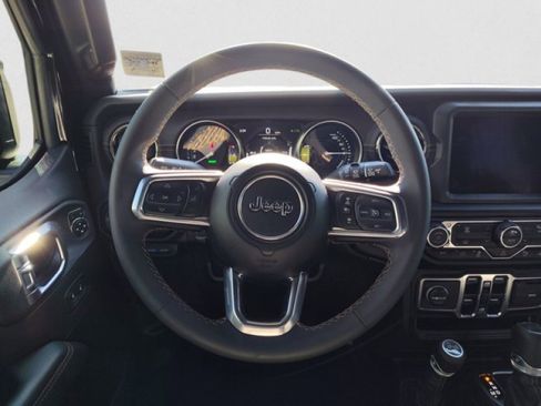 Used 2023 Jeep Wrangler Unlimited Sahara image 15