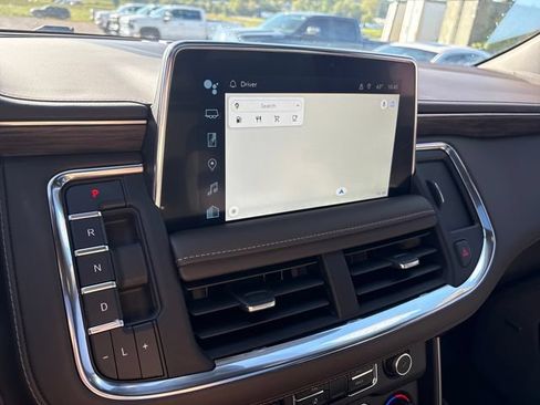 Used 2022 Chevrolet Tahoe Z71 w/ Z71 Off-Road Package AWD/4WD image 16