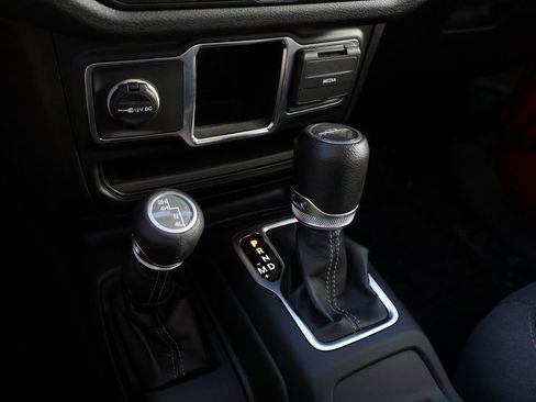 Used 2024 Jeep Gladiator Sport image 37