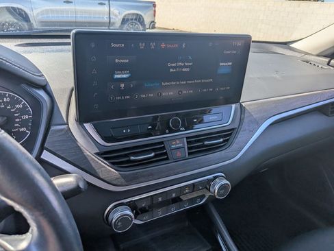 Used 2023 Nissan Altima 2.5 SV w/ SV Premium Package image 13