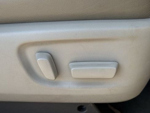 Used 2019 Toyota Sienna XLE Premium FWD image 31