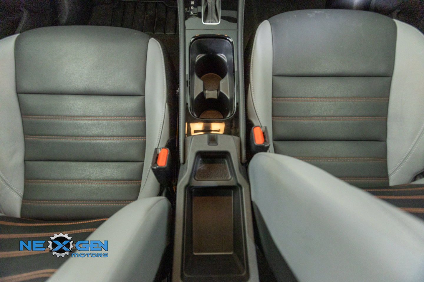 Used 2024 Nissan Kicks SR w/ SR Premium Package FWD image 32