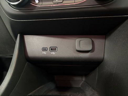 Certified 2025 Buick Encore GX Preferred w/ Comfort Package image 27