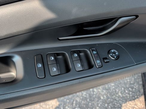 Used 2025 Hyundai Elantra SEL FWD image 32