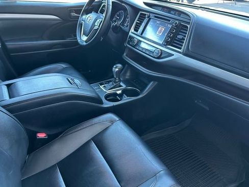 Used 2019 Toyota Highlander XLE image 19