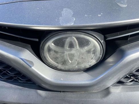 Used 2018 Toyota Camry SE image 3