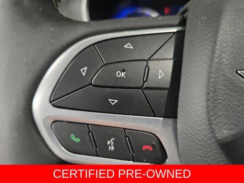 Used 2025 Chrysler Pacifica Select FWD image 18