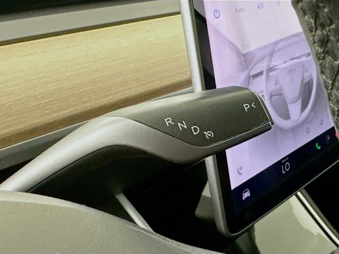 Used 2020 Tesla Model 3 Standard Range Plus image 23