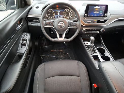 Used 2024 Nissan Altima 2.5 SV image 11