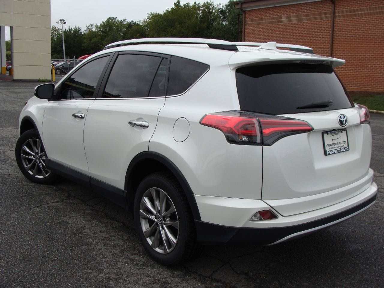 Used 2016 Toyota RAV4 Limited AWD/4WD image 4