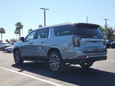 Used 2025 Chevrolet Suburban High Country image 6