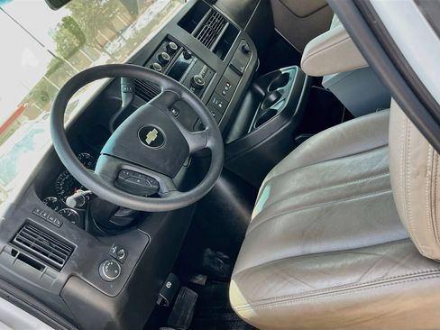 Used 2025 Chevrolet Express 2500 w/ Driver Convenience Package RWD image 20