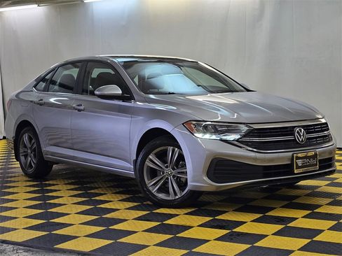 Used 2023 Volkswagen Jetta SE w/ Panoramic Sunroof Package image 1