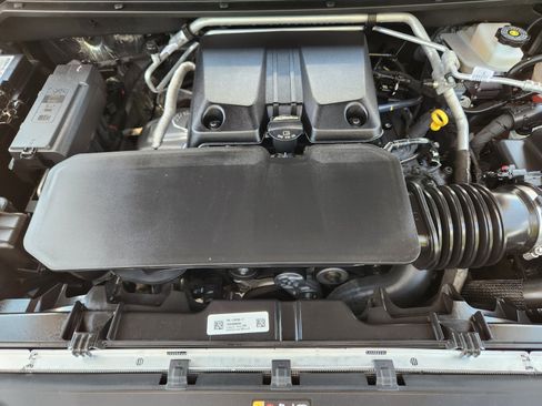 Used 2025 Chevrolet Colorado Trail Boss AWD/4WD image 23