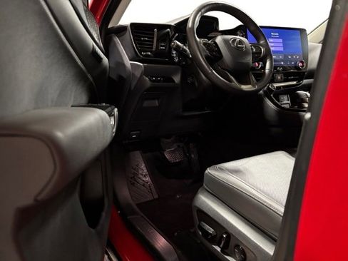 Used 2025 Lexus NX 300h AWD w/ Luxury Package image 9