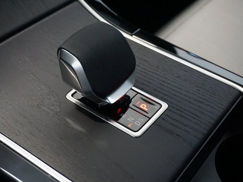 Used 2025 Land Rover Range Rover Velar Dynamic SE image 13