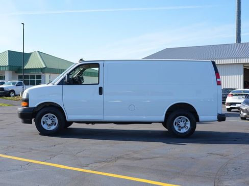 Used 2020 Chevrolet Express 3500 w/ Driver Convenience Package RWD image 6