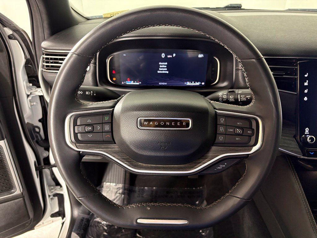 Used 2024 Jeep Wagoneer Series II w/ Flexible Seating Group RWD image 18